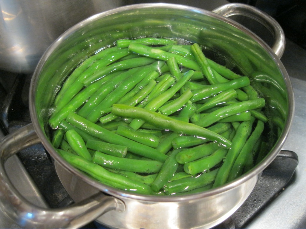 Boiling green beans