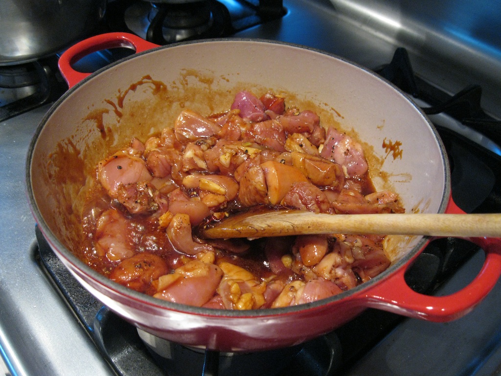 Khor - Mushroom seasoning, pepper, garlic, chicken Khor - Mushroom seasoning, pepper, garlic, chicken