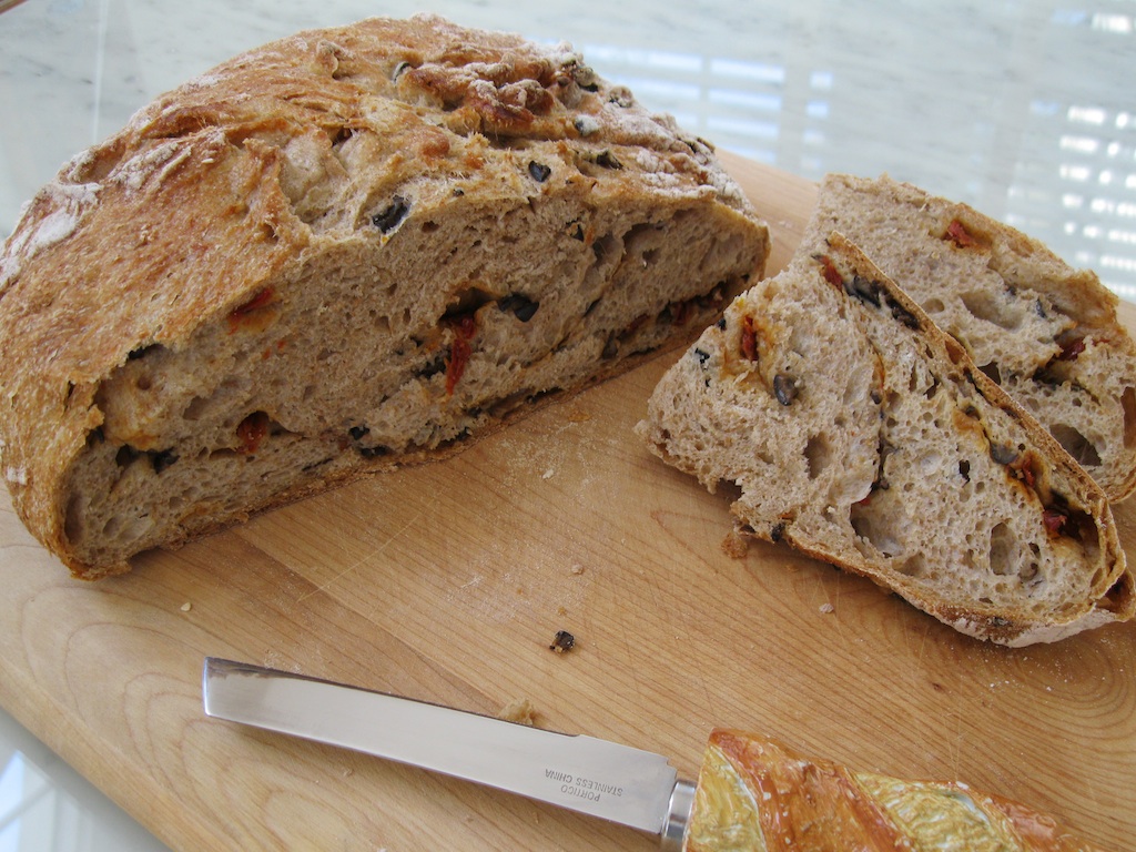 Whole Wheat Bread with Sun-Dried Tomatoes and Olives Whole Wheat Bread with Sun-Dried Tomatoes and Olives